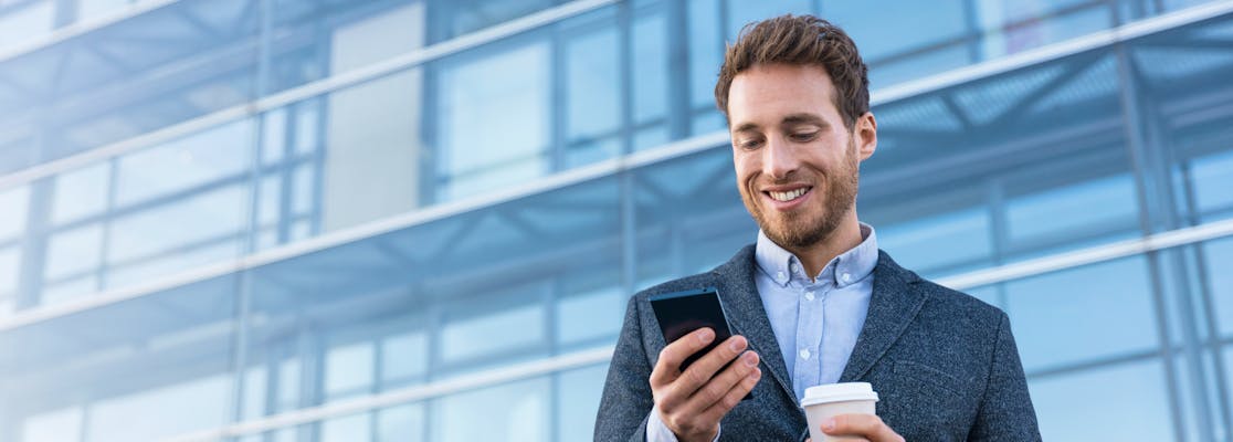 Wise vs Revolut – Fees, Exchange Rates & Comparison Guide For 2025