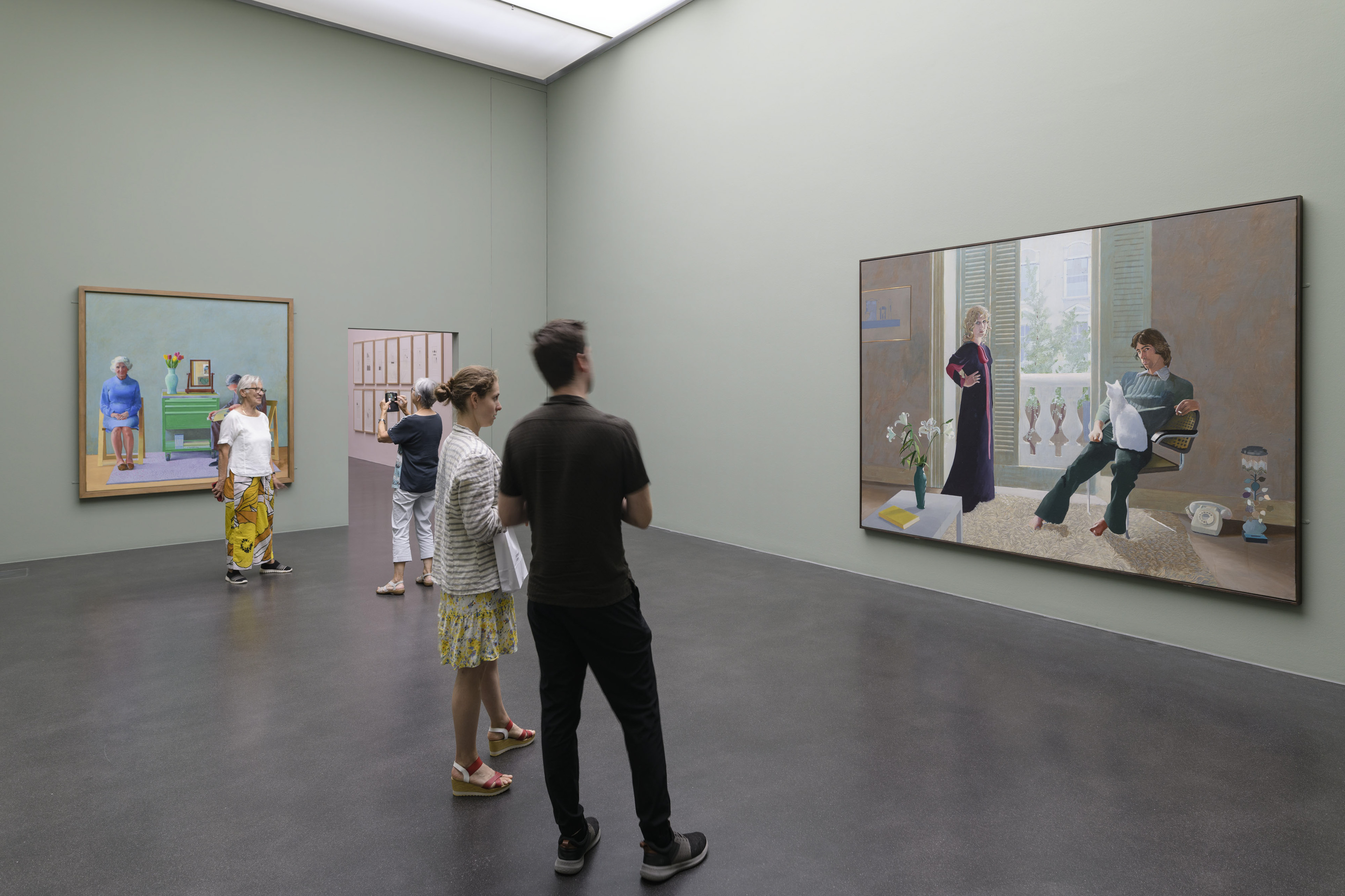 Besucher:innen der David Hockney Ausstellung im Kunstmuseum Luzern