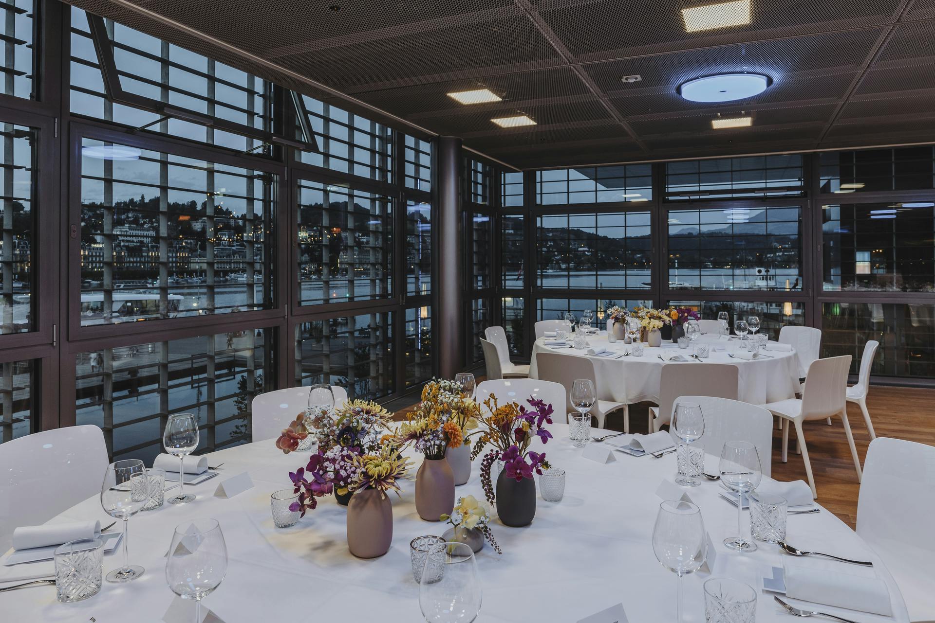 Gala Dinner at the Deuxième with a view of Lake Lucerne in the evening atmosphere at the KKL Lucerne