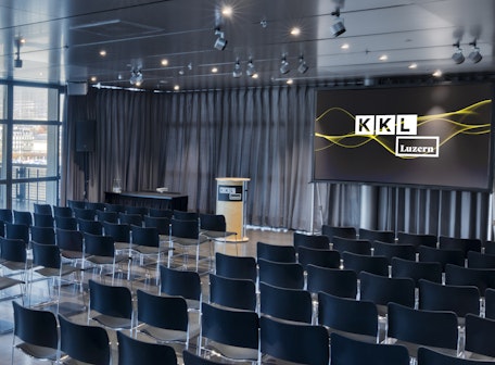 Meeting in the Terrace Hall of the KKL Lucerne with row seating and Screen