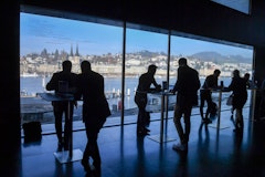 Networking Session im Panoramafyoer bei einem Kongress im KKL Luzern