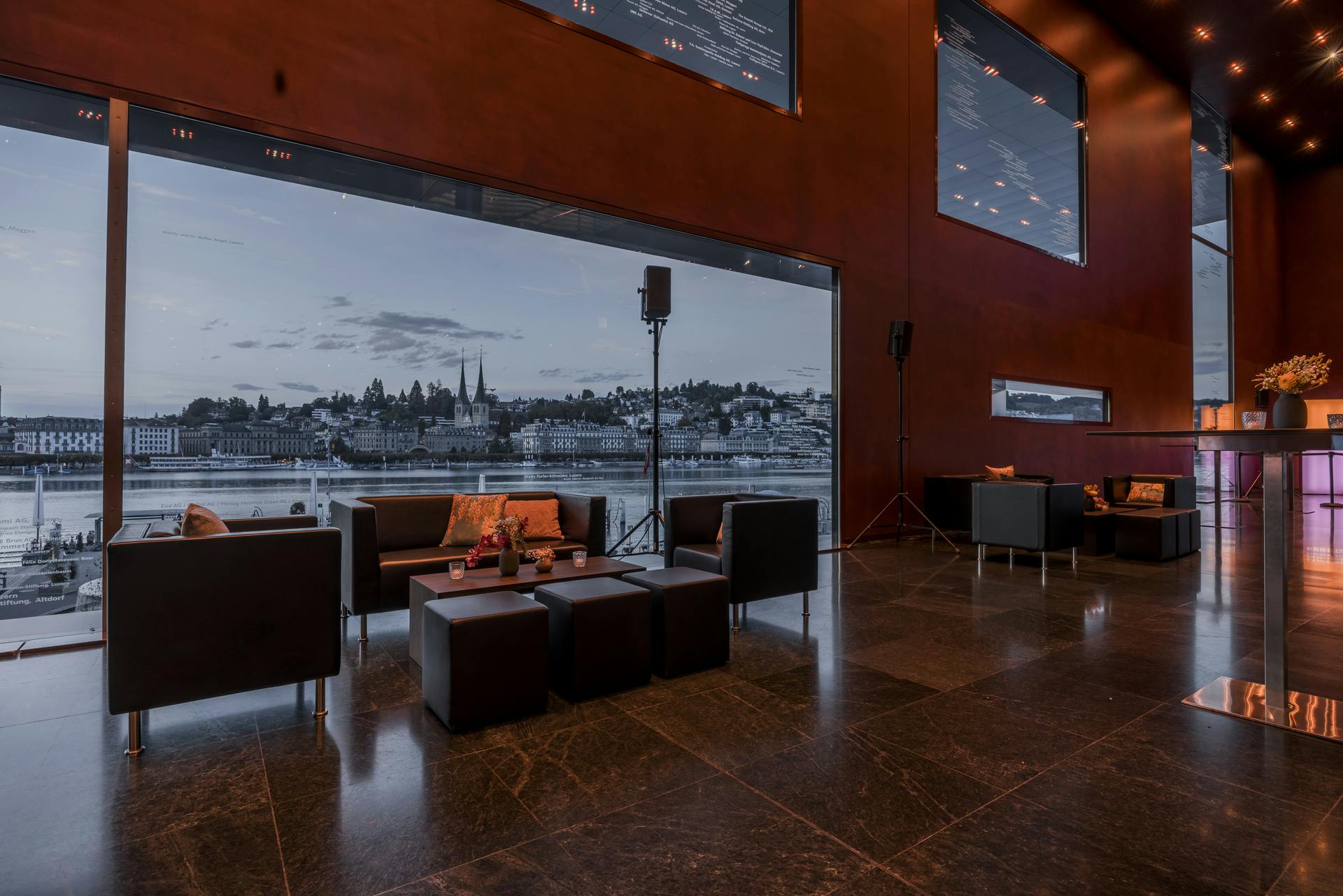 The Panoramafoyer in the KKL Lucerne offers a wonderful view of the City and Lake Lucerne.
