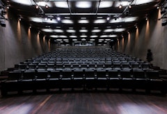 Bild von der Bühne des Auditoriums im KKL Luzern zu den Sitzreihen.