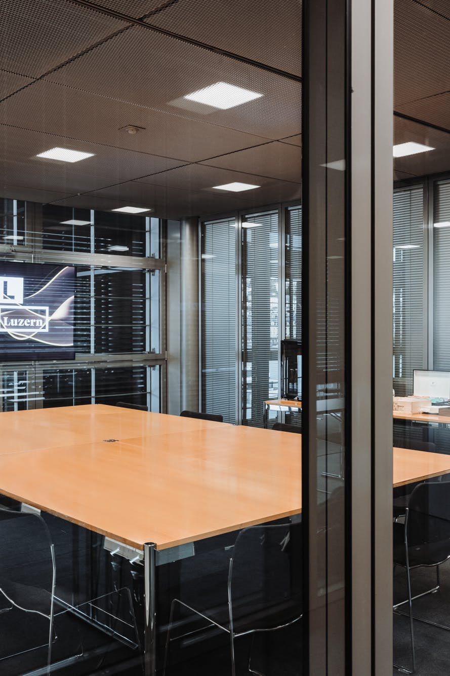 Business- und Medienraum 2 im KKL Luzern mit Blocktisch