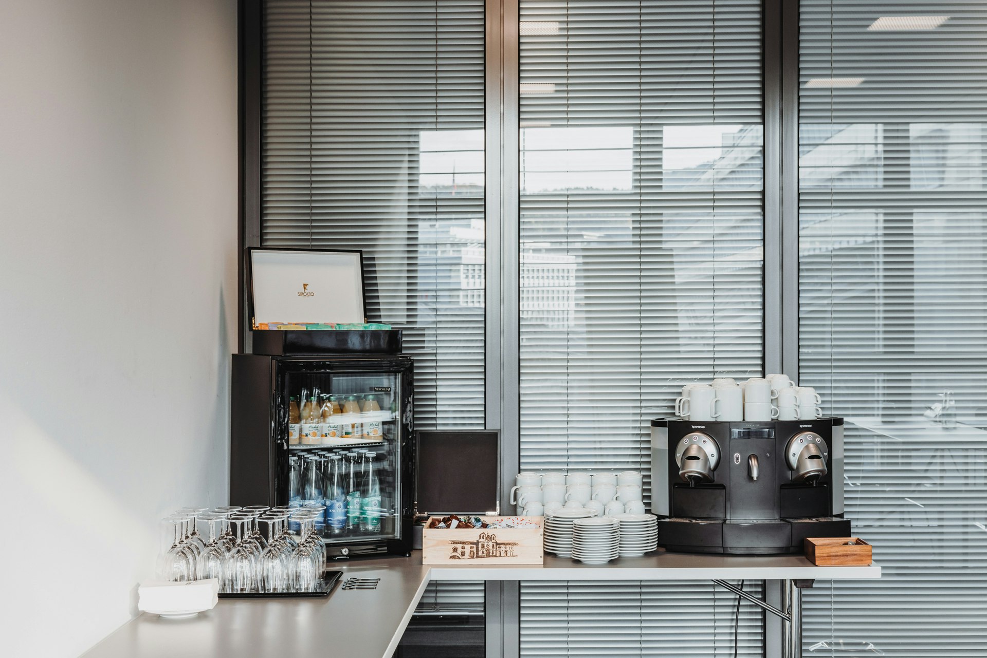 Minibar im Business- und Medienraum 1