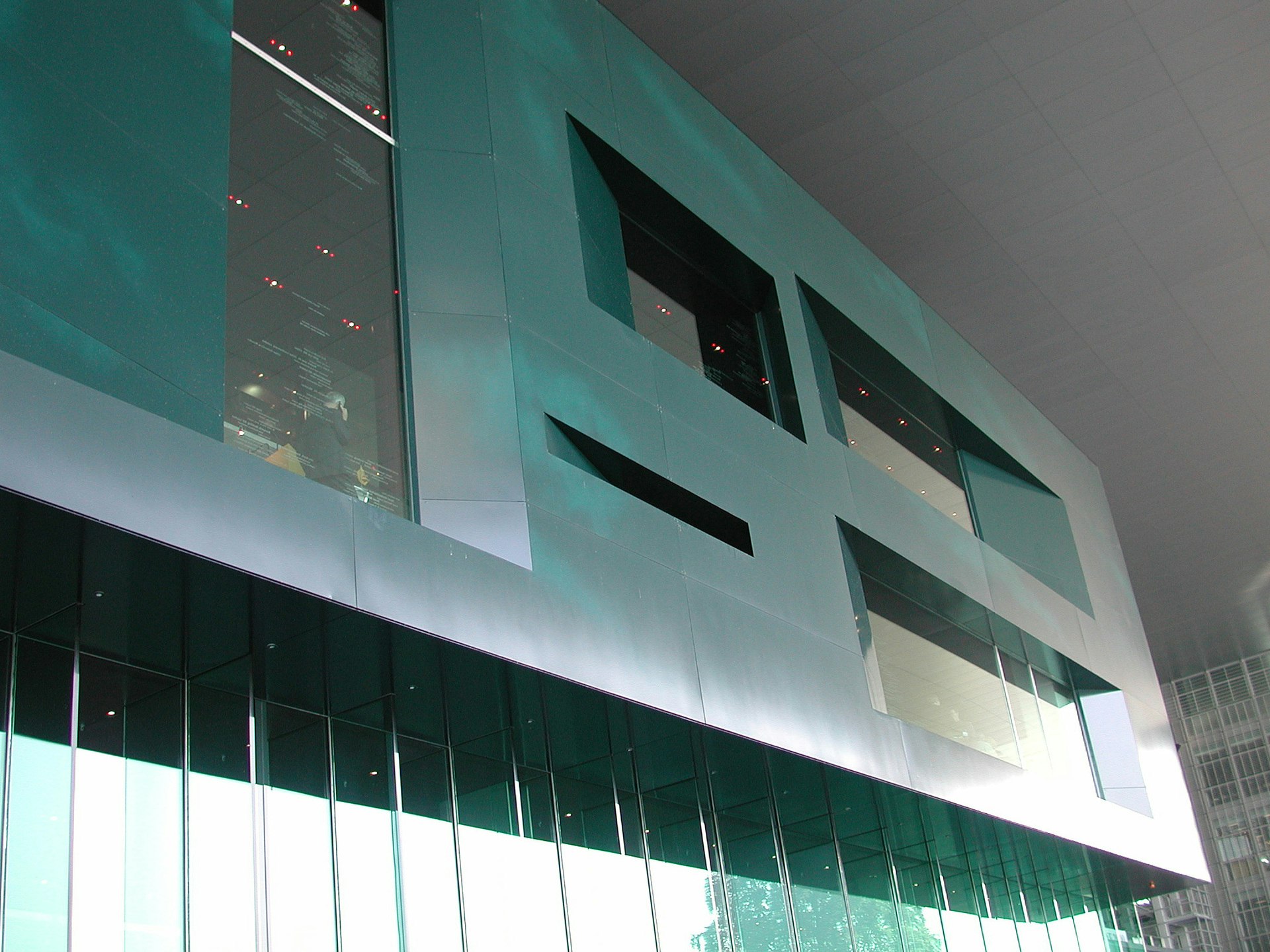 Depending on the lighting, the Concert Hall Wing exhibits a green color and reflects the Water of Lake Lucerne.