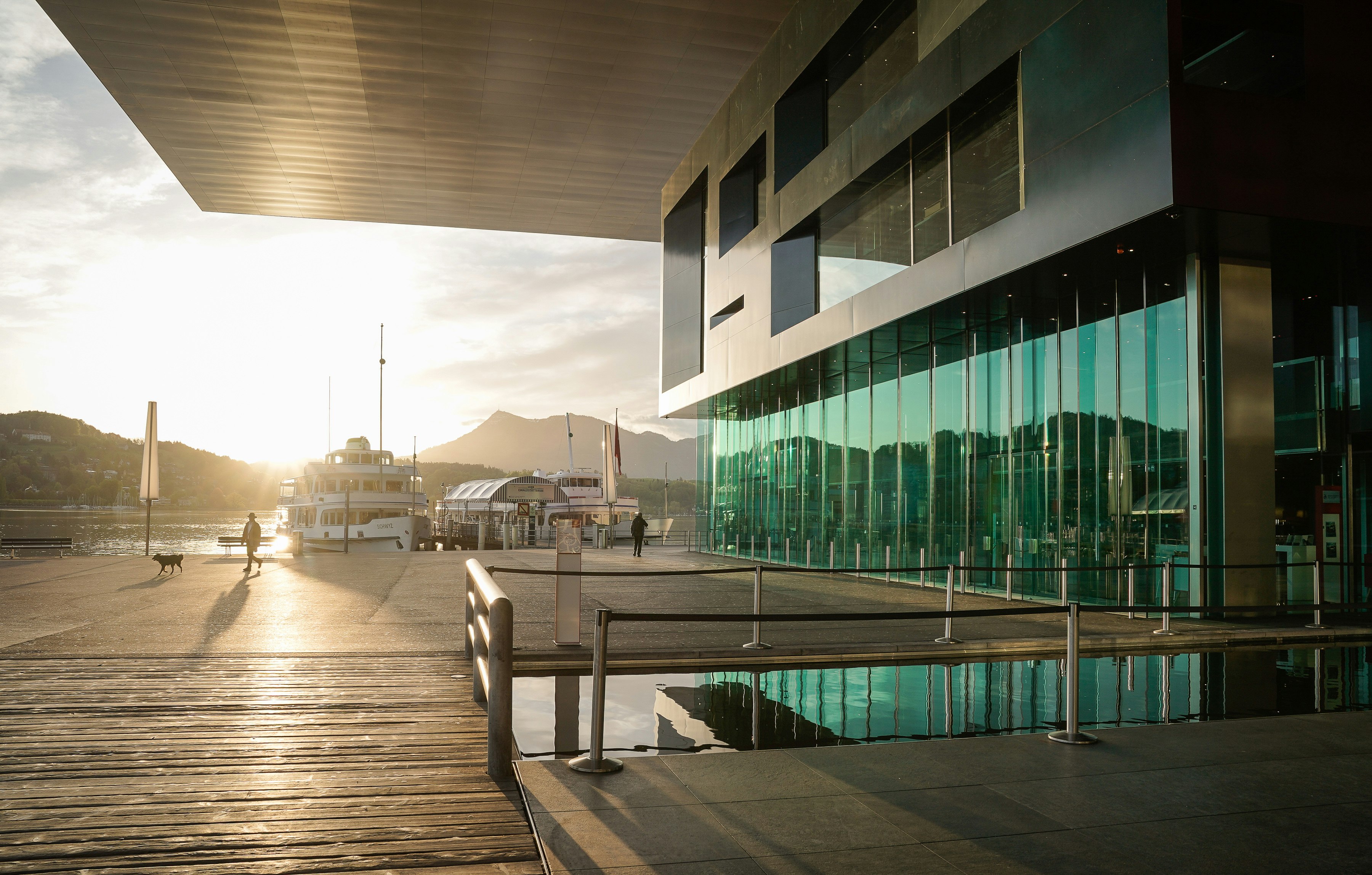 Morgenstimmung draussen vor dem KKL Luzern