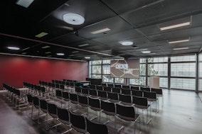 Reihenbestuhlung Clubräume im KKL Luzern mit LED Screen