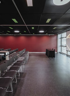Row seating Clubrooms in the KKL Luzern with projector