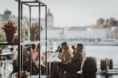 Summer lounge on the Lucerne terrace in the KKL Lucerne with a view of the lake