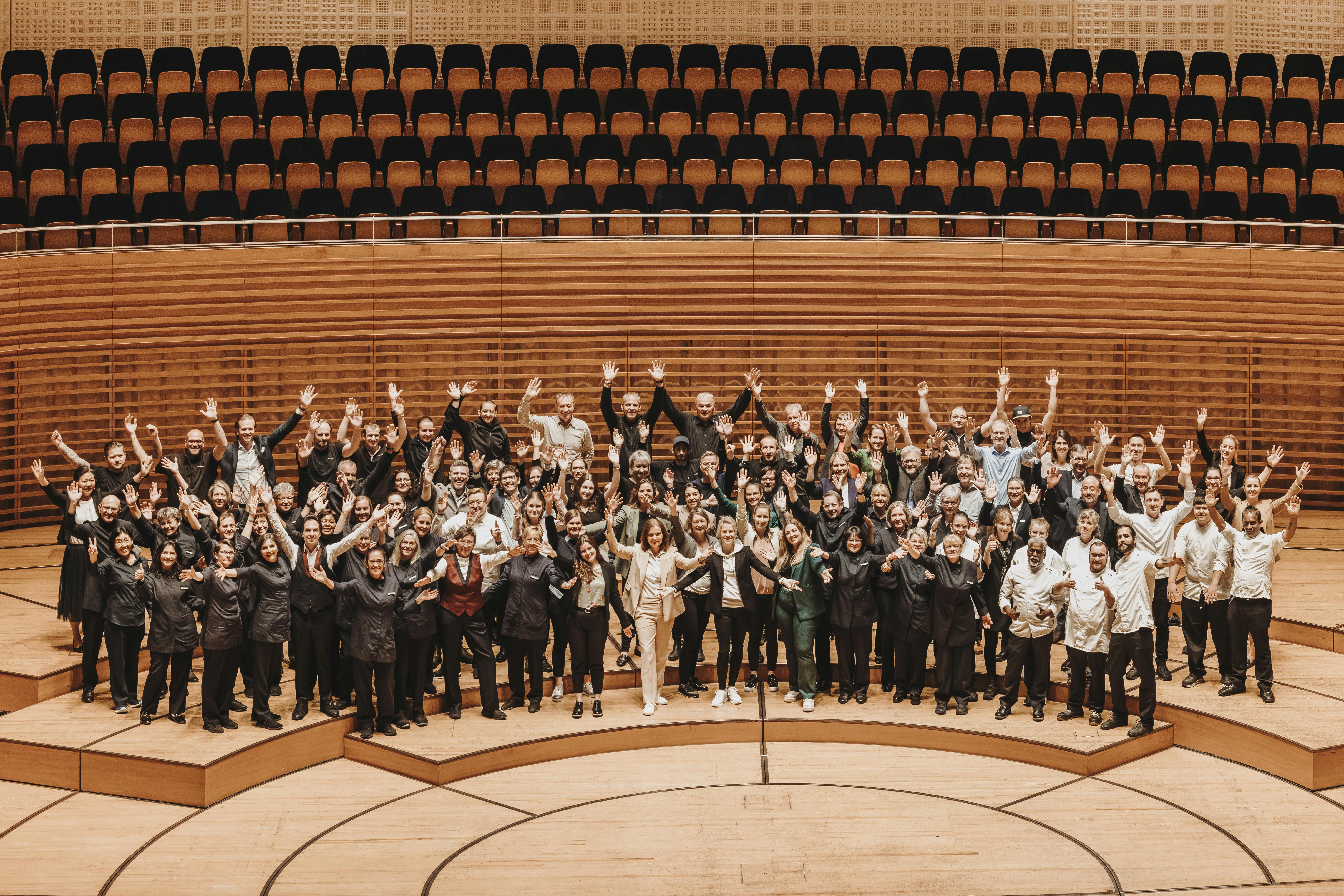 KKL Crew im Konzertsaal des KKL Luzern