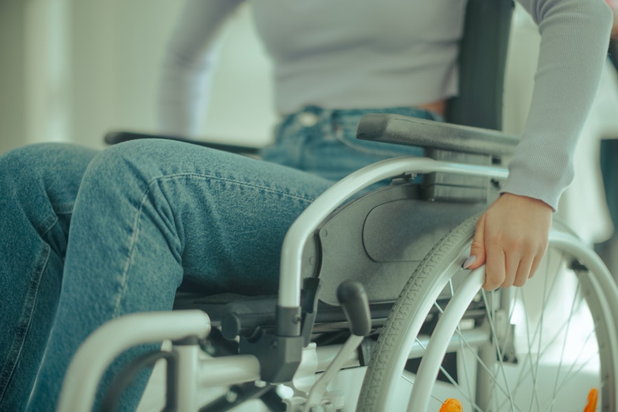 Multiple sclerosis and therapeutic cannabinoid treatment