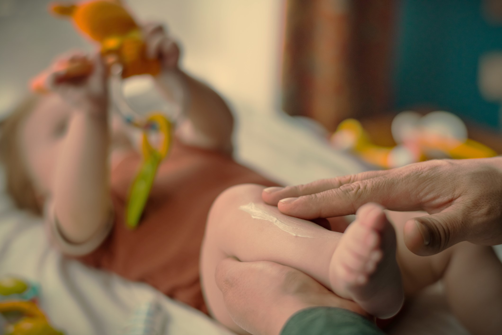 Applying hemp seed oil for baby eczema