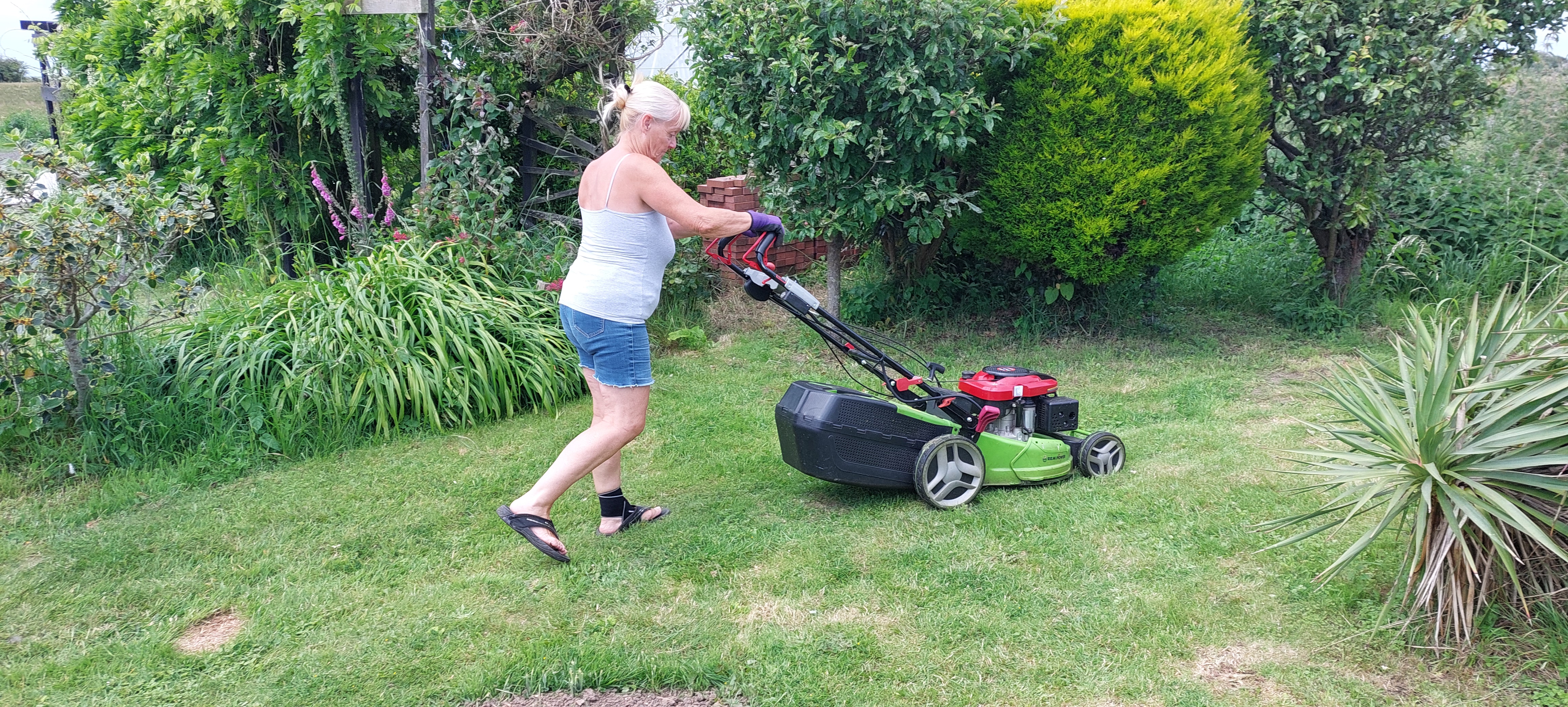 Rhona Gardening