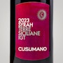 https://www.datocms-assets.com/78812/1730903990-syrah_closeup-etichetta.jpg?auto=format&h=90