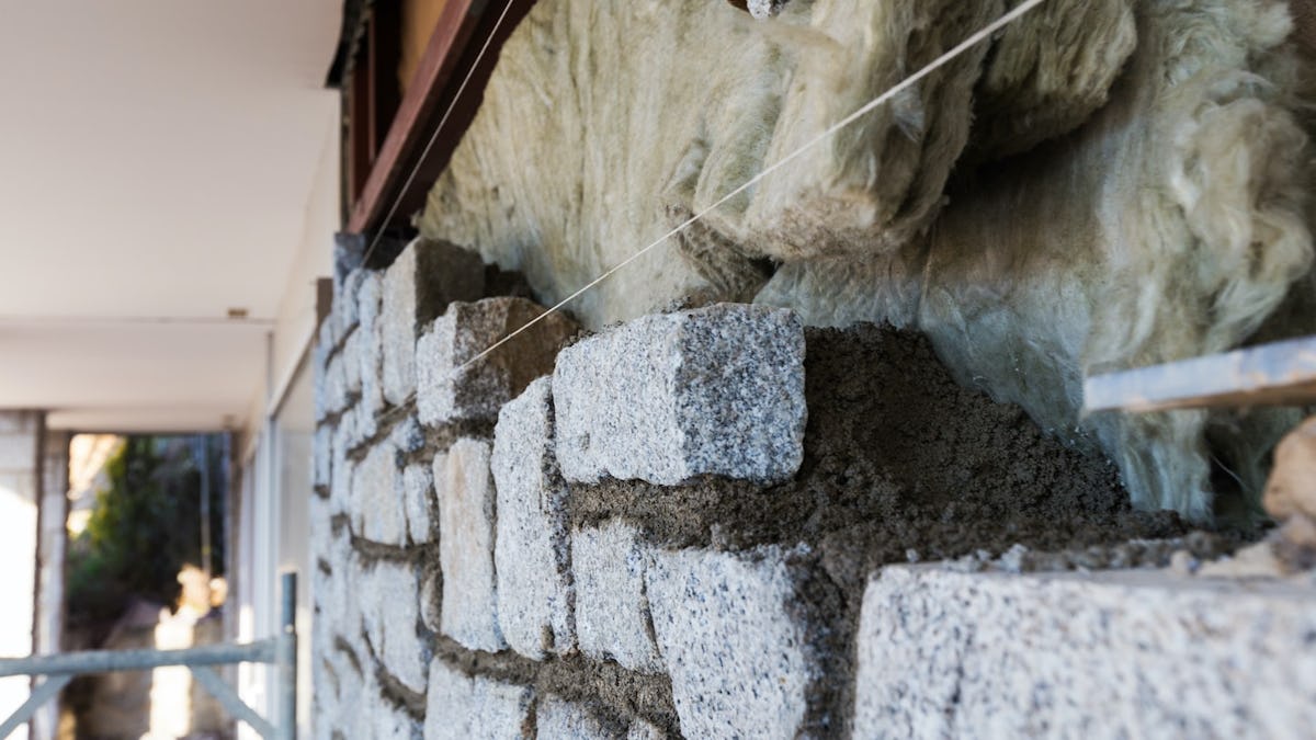 Isolation d'un mur en pierre : matériaux, tarifs et conseils