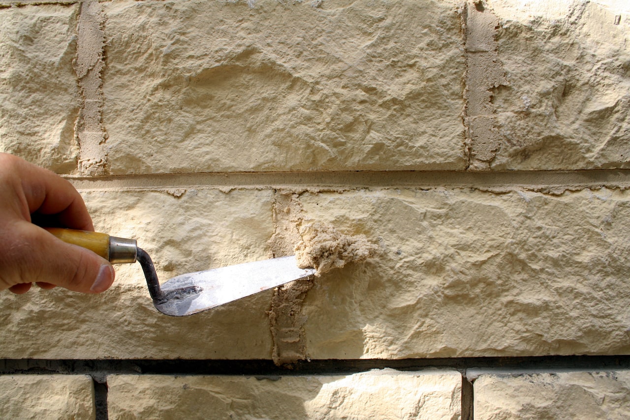 Toutes les étapes nécessaires à la construction d'un mur en pierre — free download