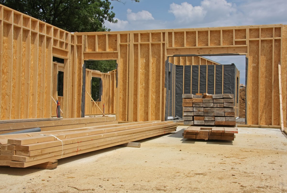 Isolation maison ossature bois en 2022 : conseils et astuces