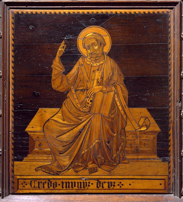 Intarsio di San Pietro in un coro ligneo nella Cappella del Museo Civico di Siena