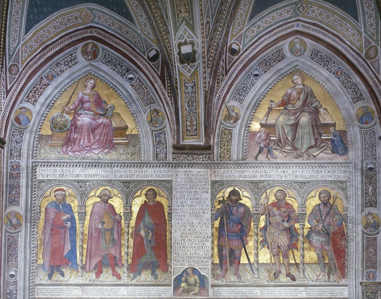 Affresco "Virtù e Uomini illustri" nell'anticappella del Museo Civico di Siena