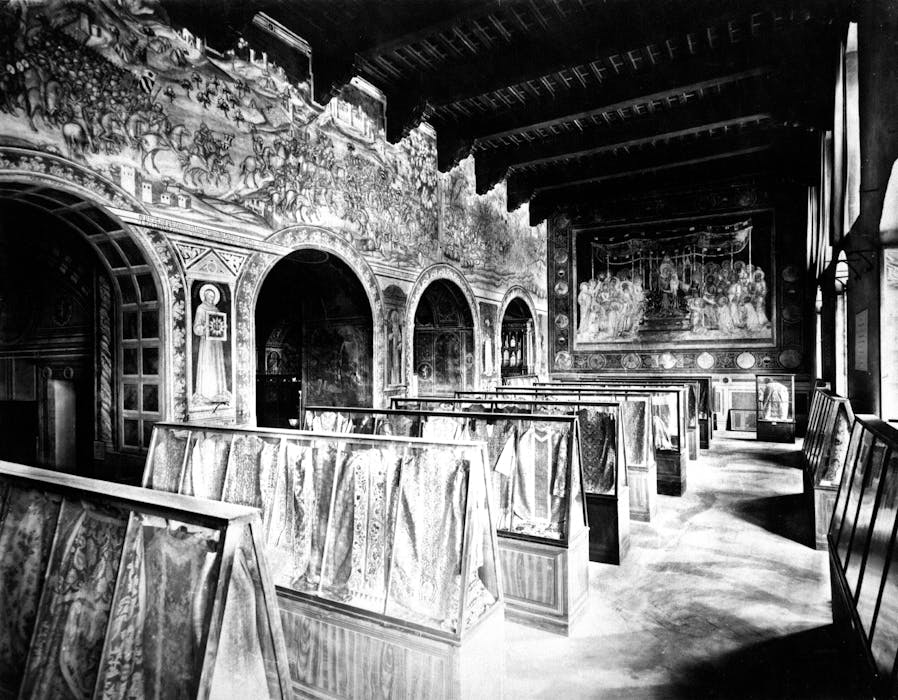 foto in bianco e nero sala religiosa
