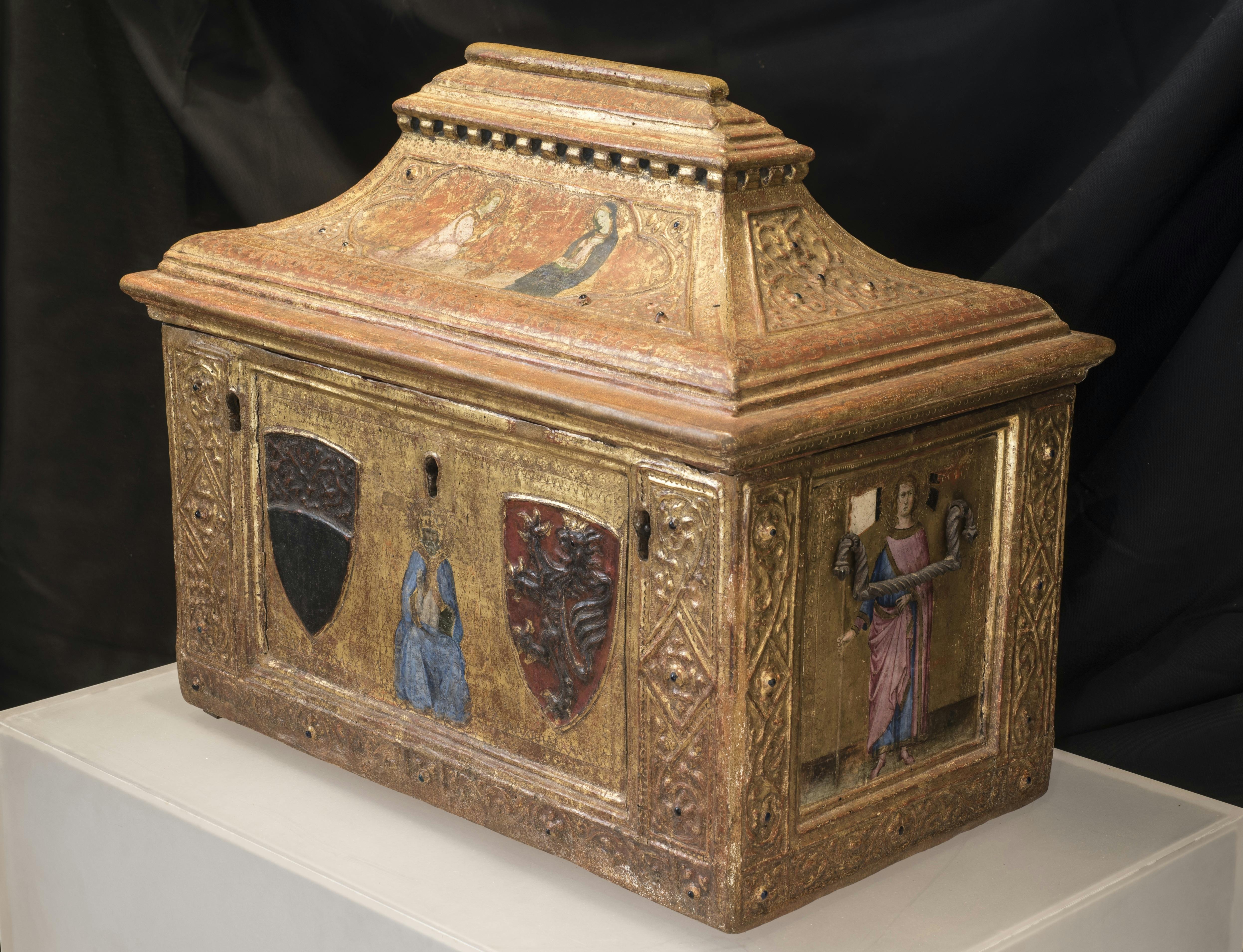 Andrea di Bartolo  Cassa con i Santi Pietro Alessandrino tra due stemmi (fronte); Vittore (fianco sinistro); Ansano (fianco destro); Crescenzio e Savino (retro) e l'Annunciazione (coperchio, lato frontale)