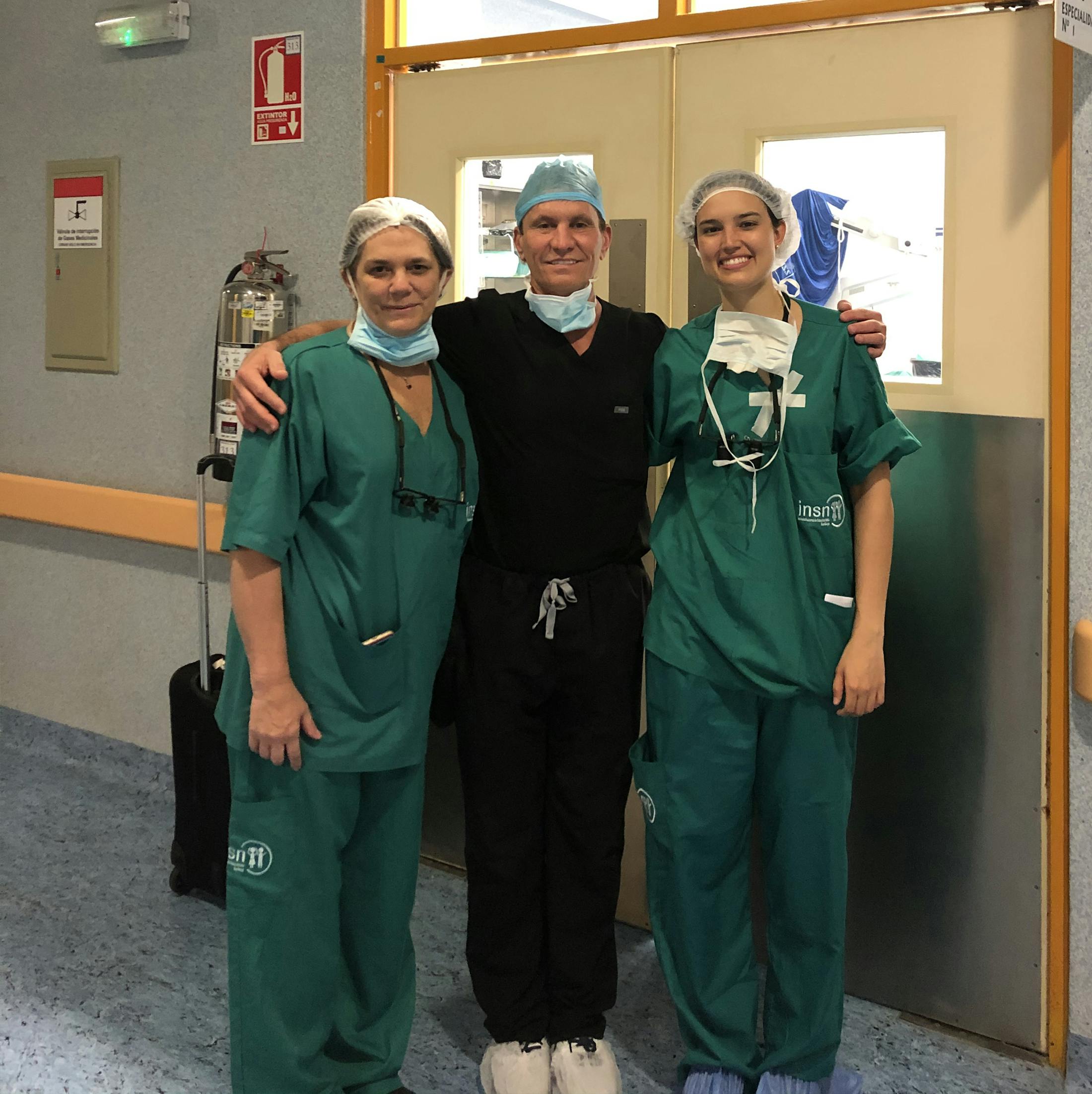 Dr. Shapiro Posing with Two Medical Professionals
