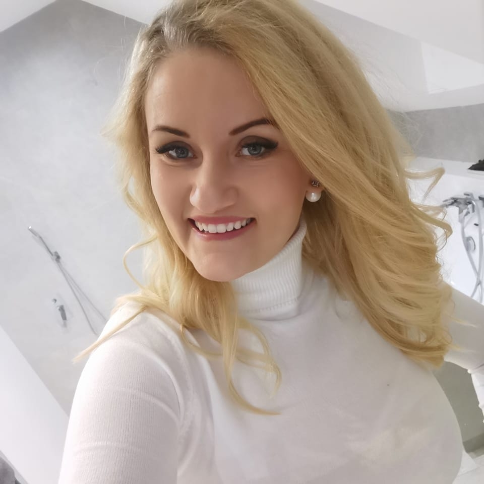 https://www.datocms-assets.com/79236/1663491759-karolina-mroz.jpeg