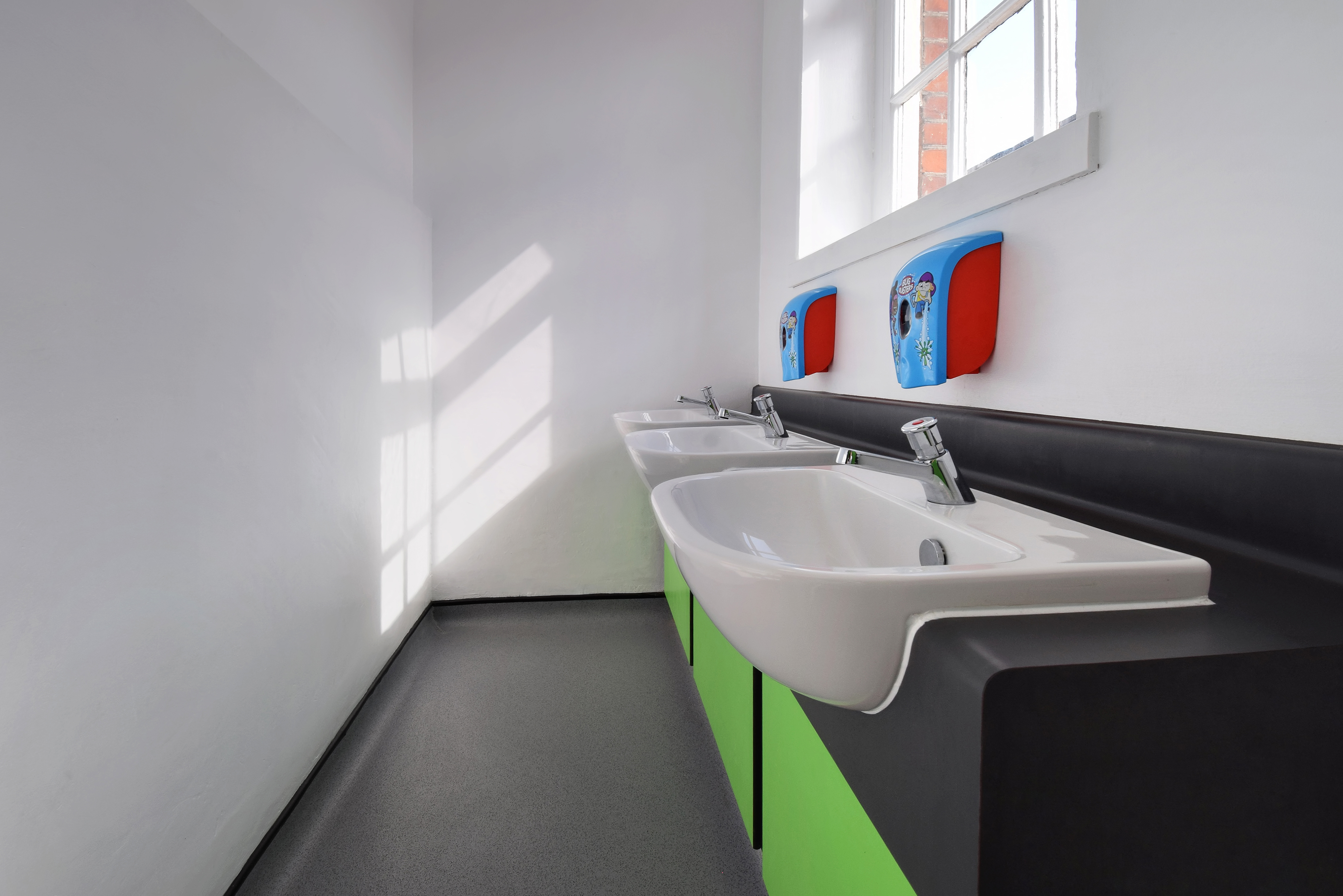 Queens Park Primary School, Brighton Case Study Image - 0