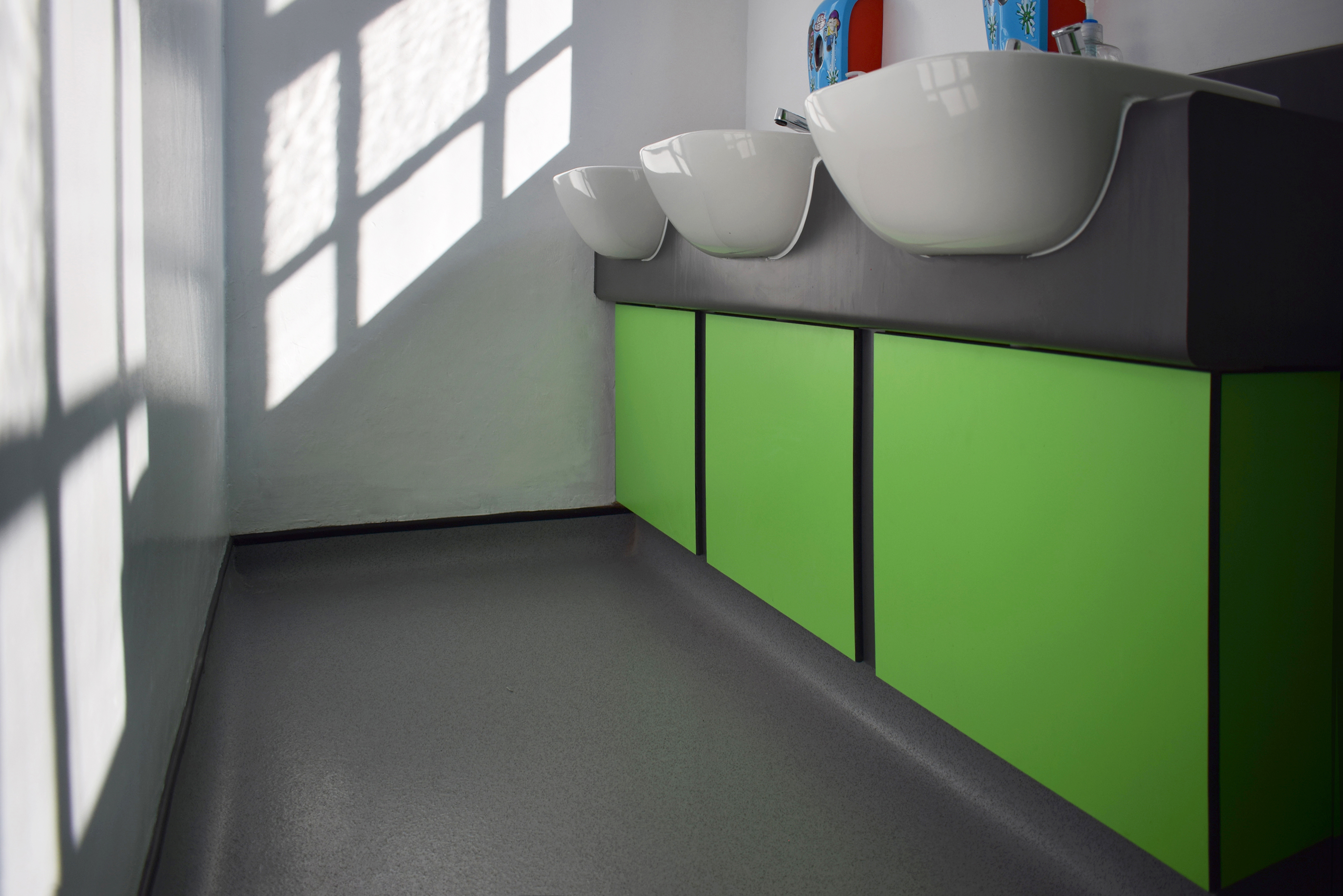 Queens Park Primary School, Brighton Case Study Image - 5