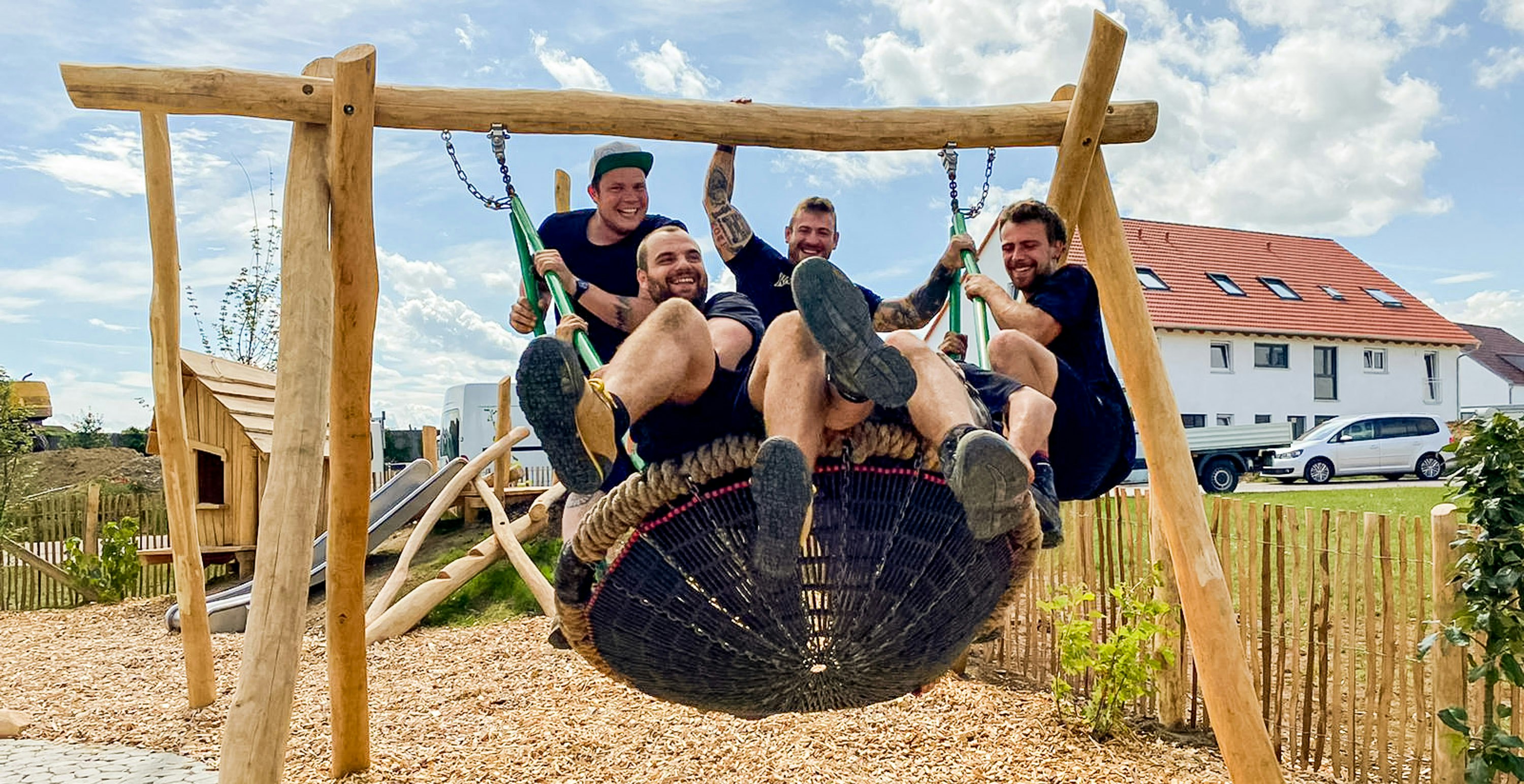 tollerei Team schaukelt