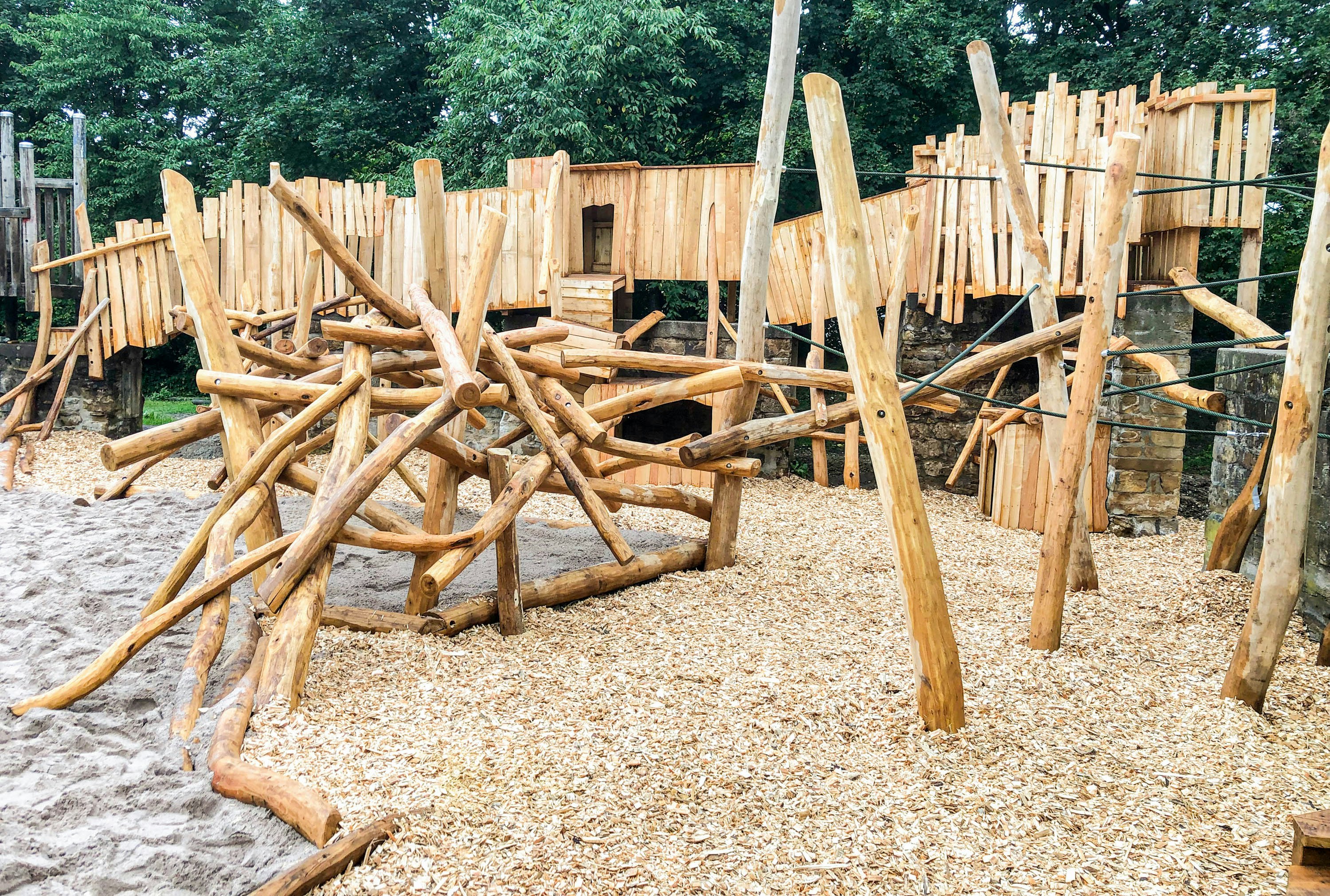 Großer Spielplatz aus Robinienholz