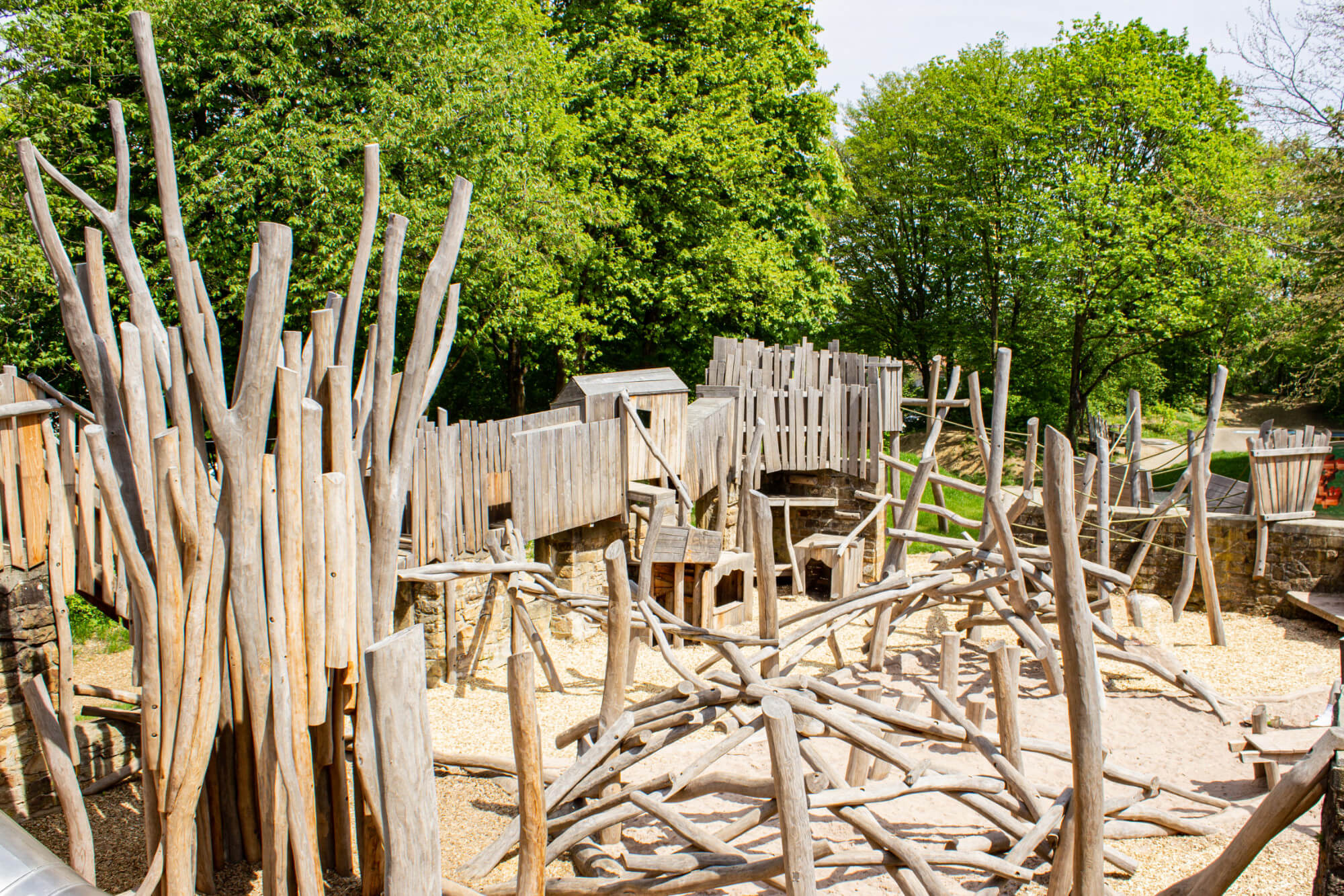 Weitwinkelbild von Spielplatz in Faurndau