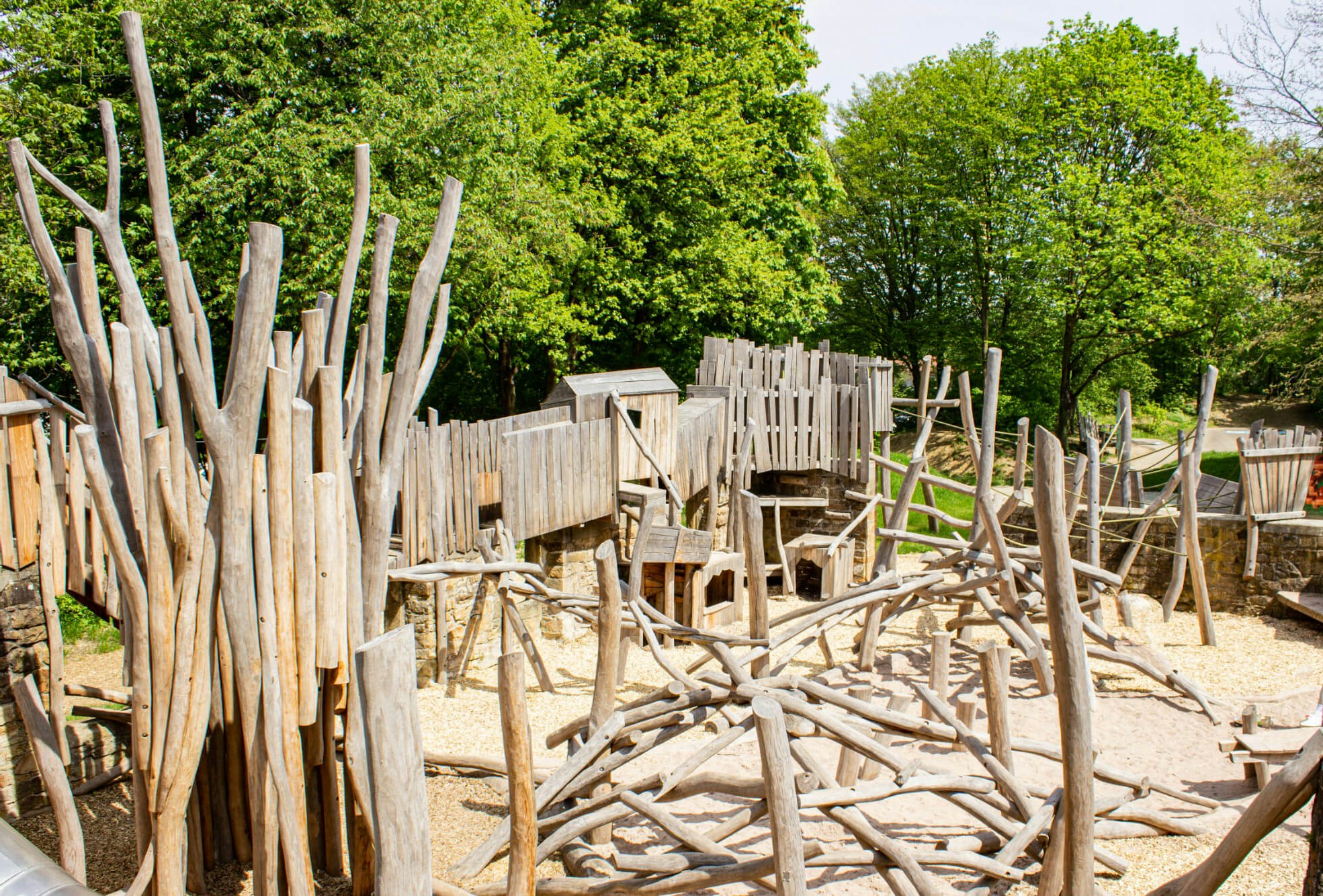 Weitwinkelbild von Spielplatz in Faurndau