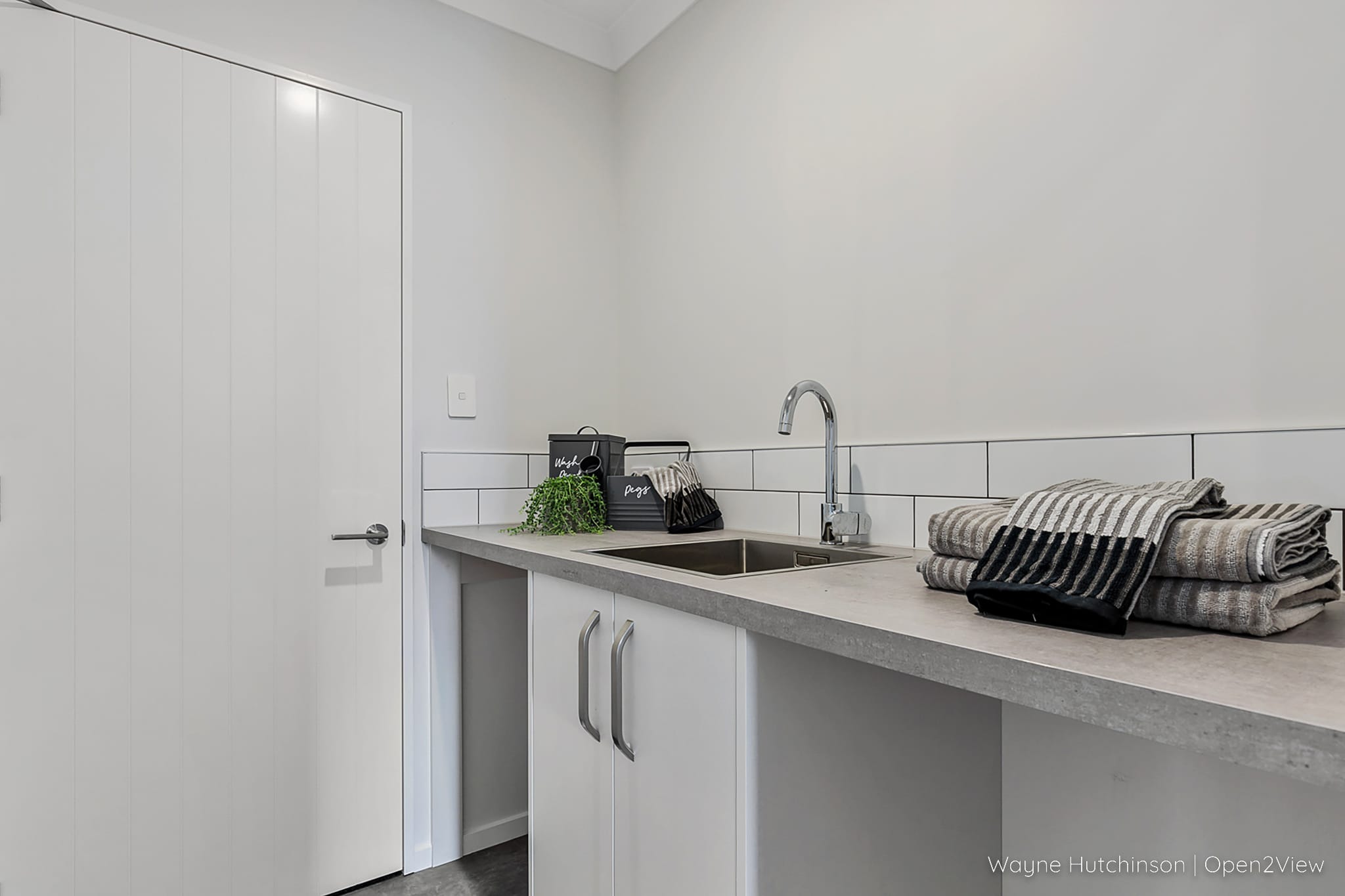 21 Pembrook Close - indoors, room, sink faucet