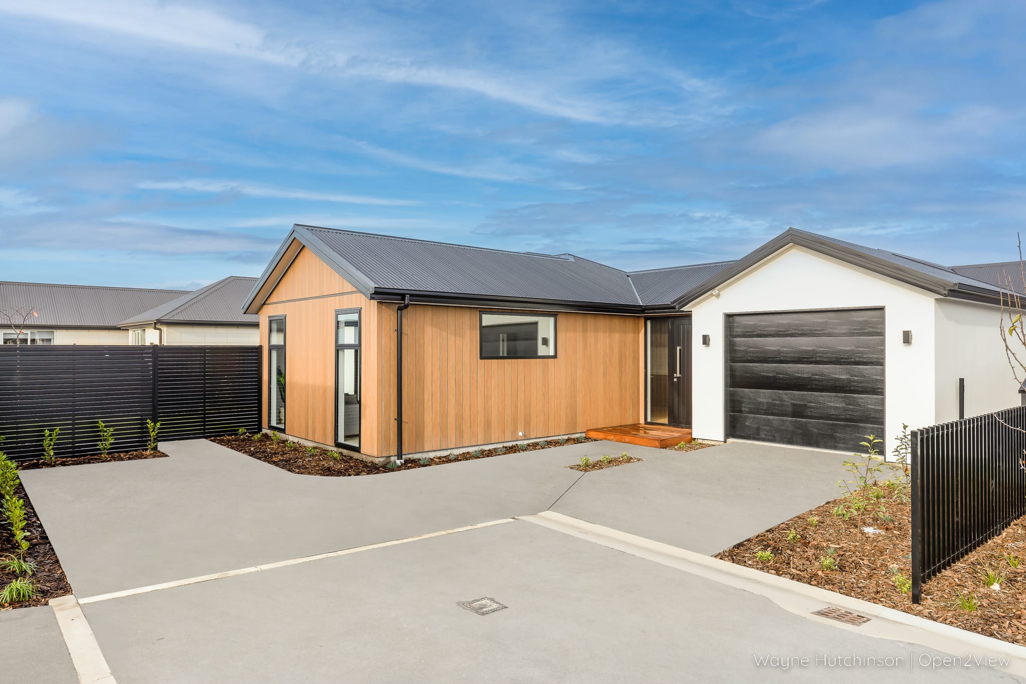 8 Roche Court - garage