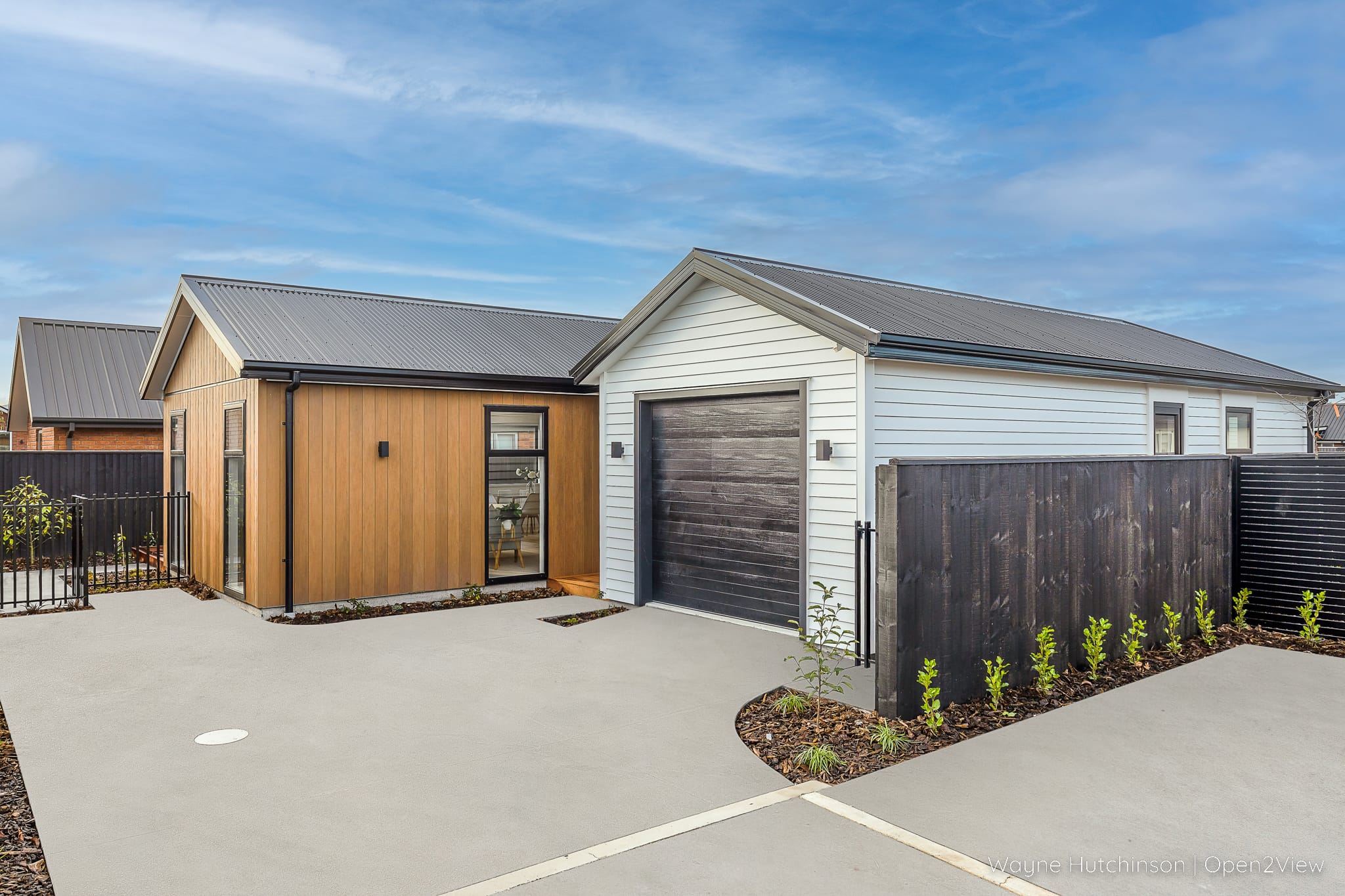 10 Roche Court - garage, housing, building