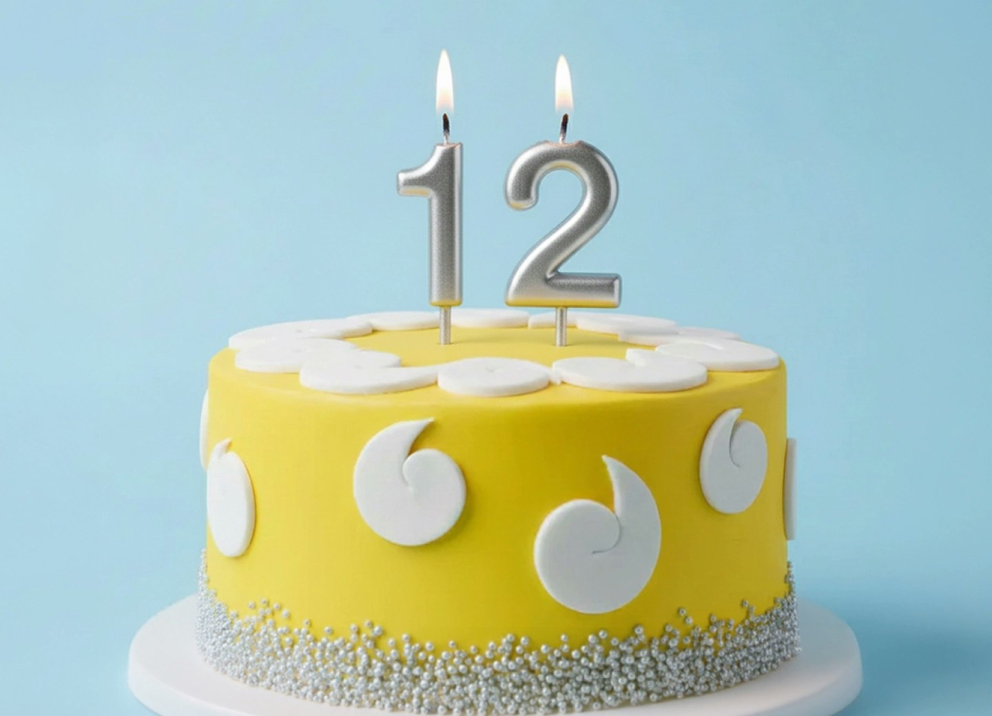 una torta di compleanno per i 12 anni una torta di compleanno per i 12 anni