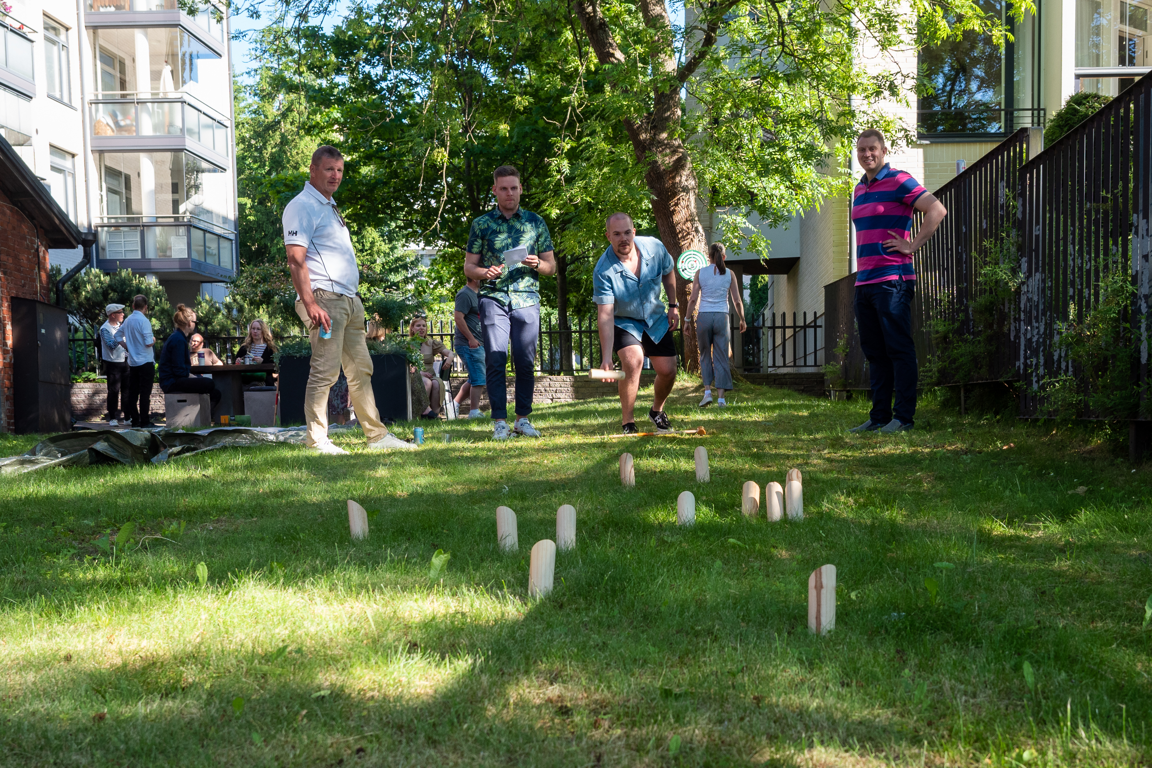 Nitro staff playing summer games in backyard of Turku office