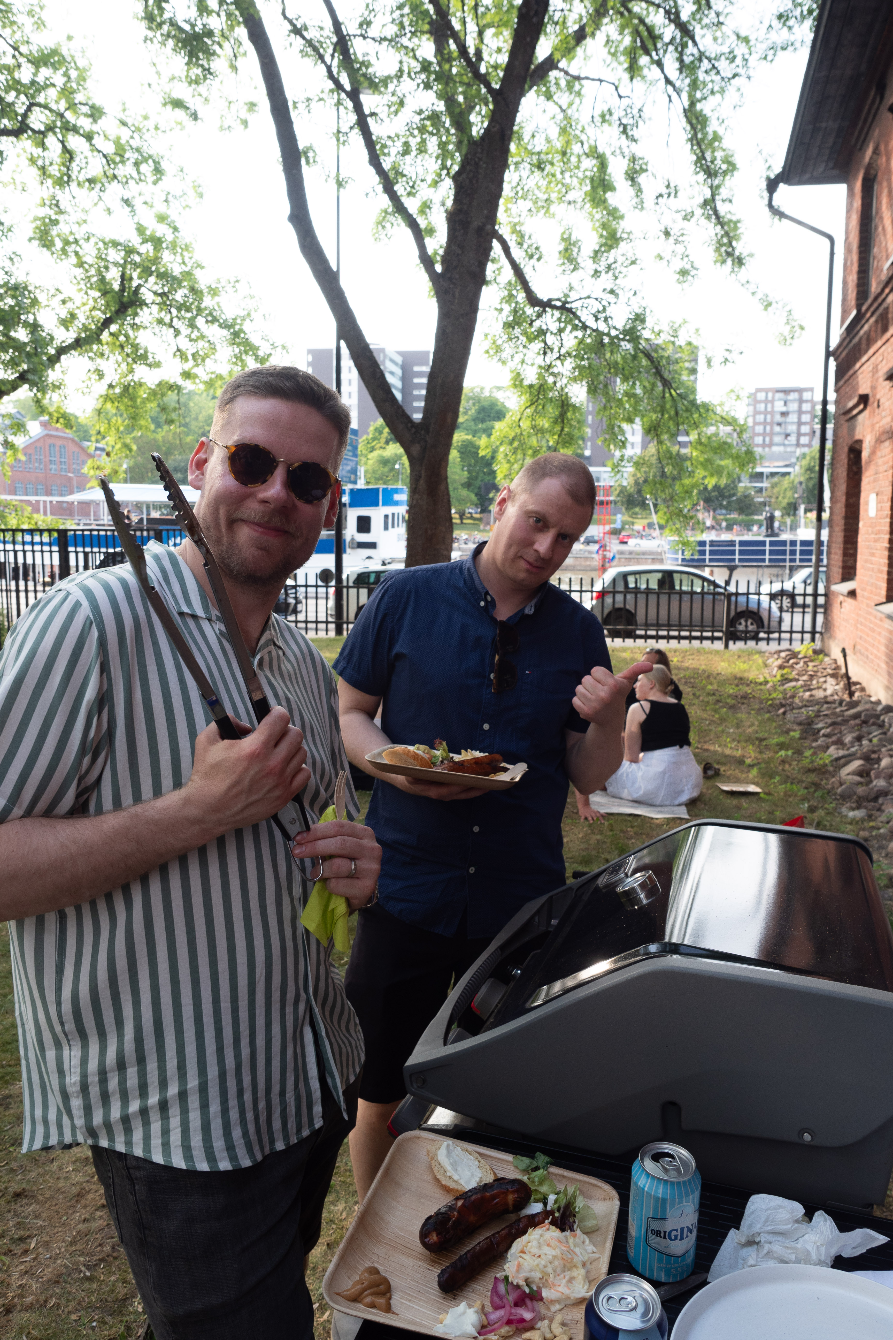 Two nitro staffer barbequeing