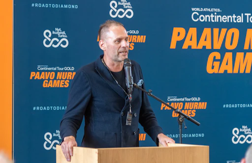 Eka Ruola tiedotustilaisuudessa