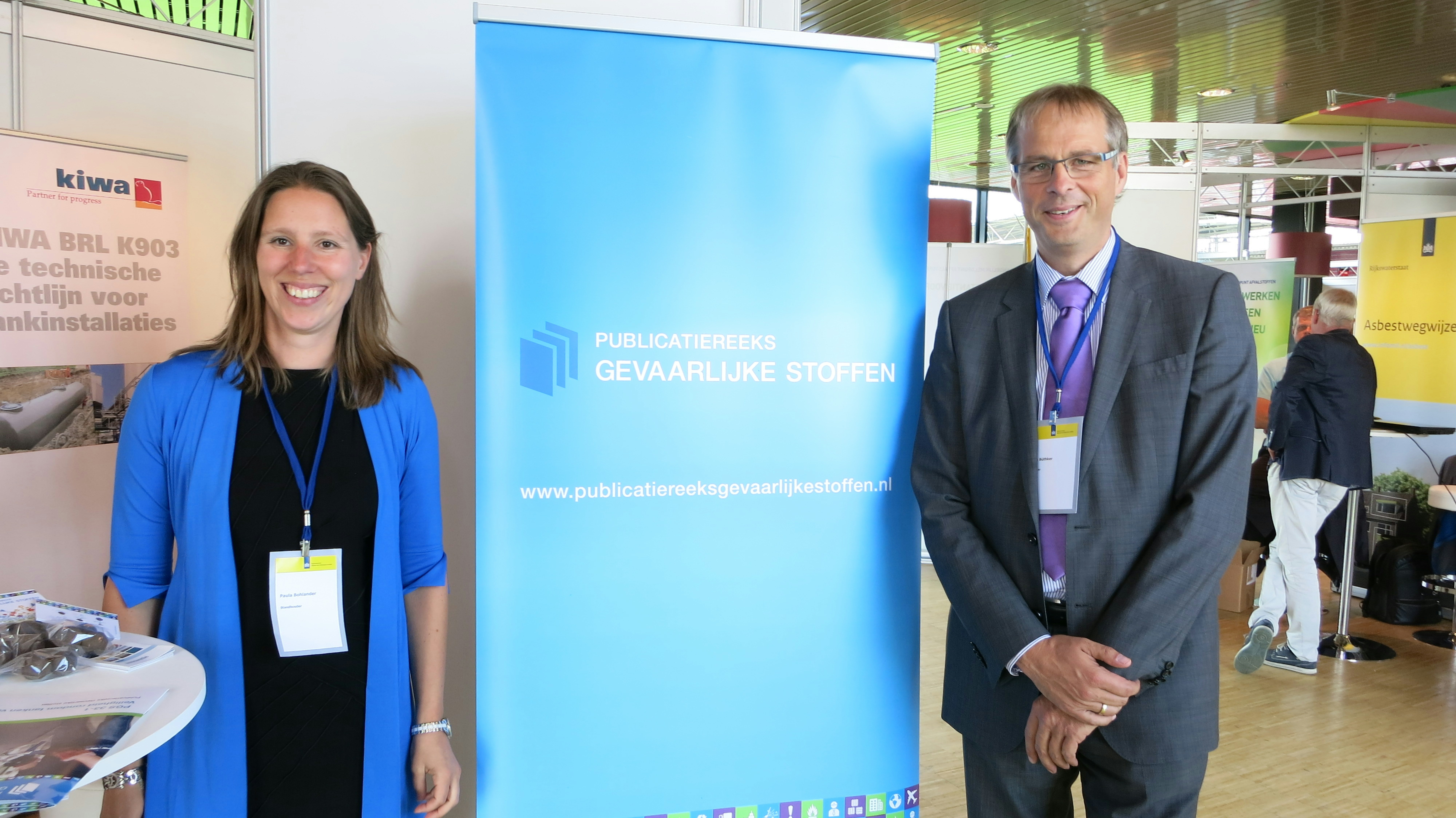 Paula Bohlander, PGS Programmamanager en Erik Buthker, voorzitter PGS 33 bij de stand