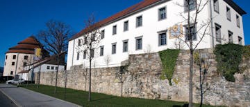 Barve, črte in akcija!