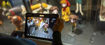 Brezčasnost lutk v muzeju