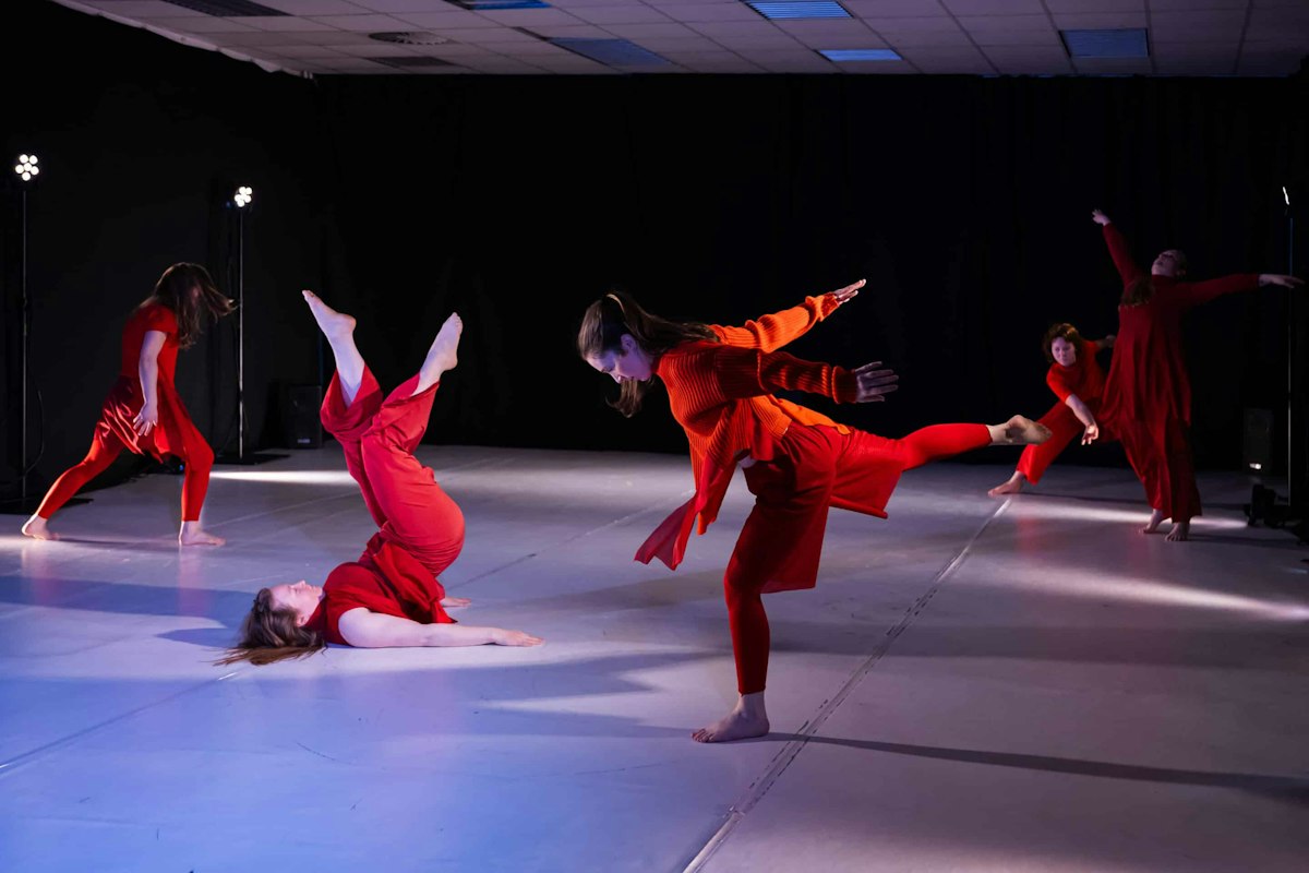Open Dance Scene: Fragments in Motion I • Minoriti