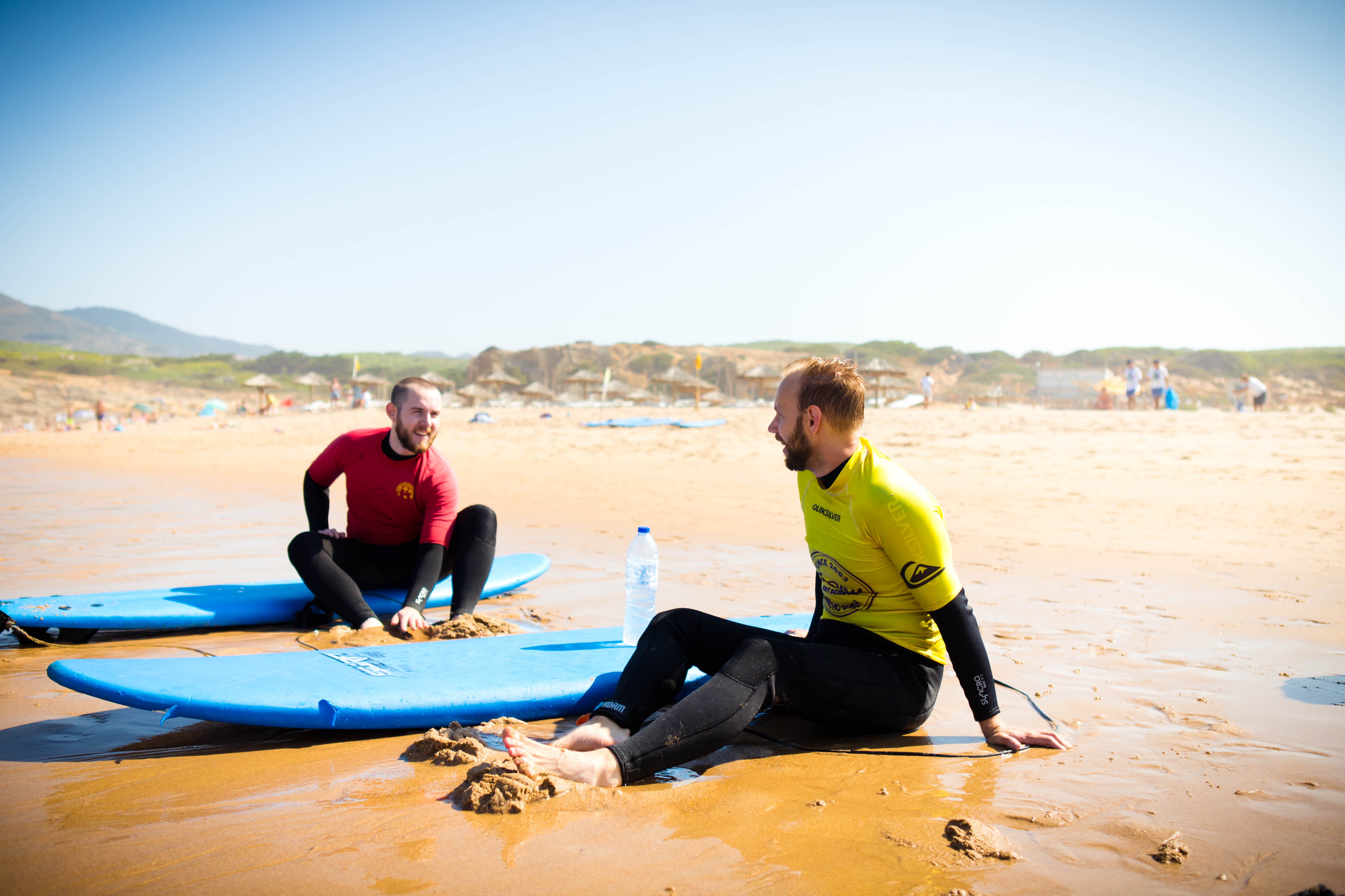 2 utvecklare hänger på stranden i Portugal