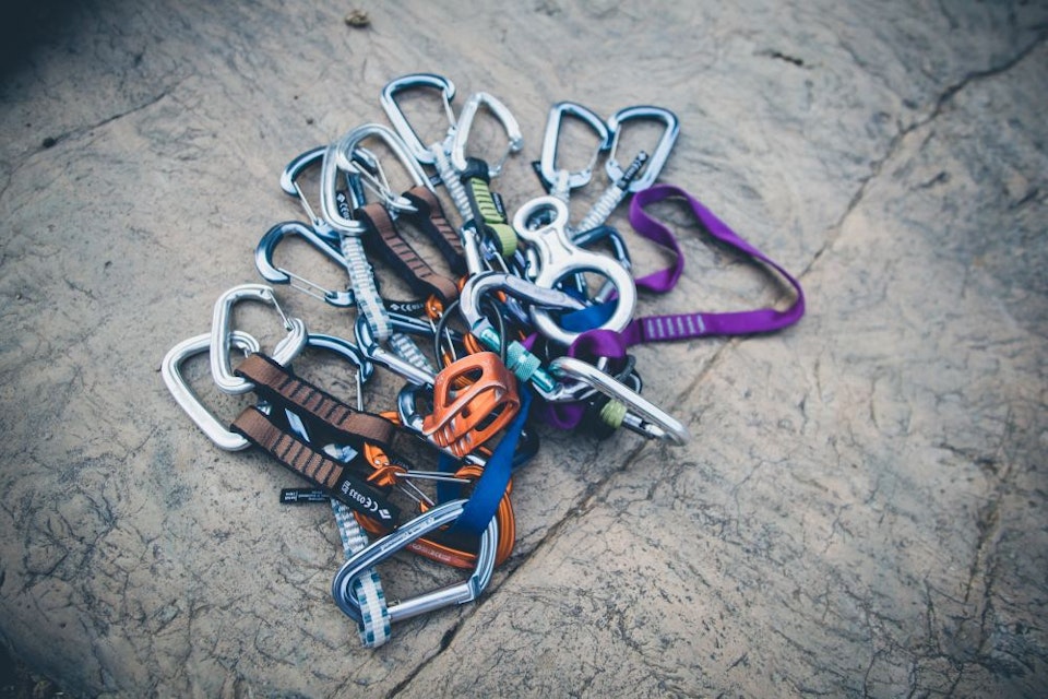 Carbine hooks on stone floor