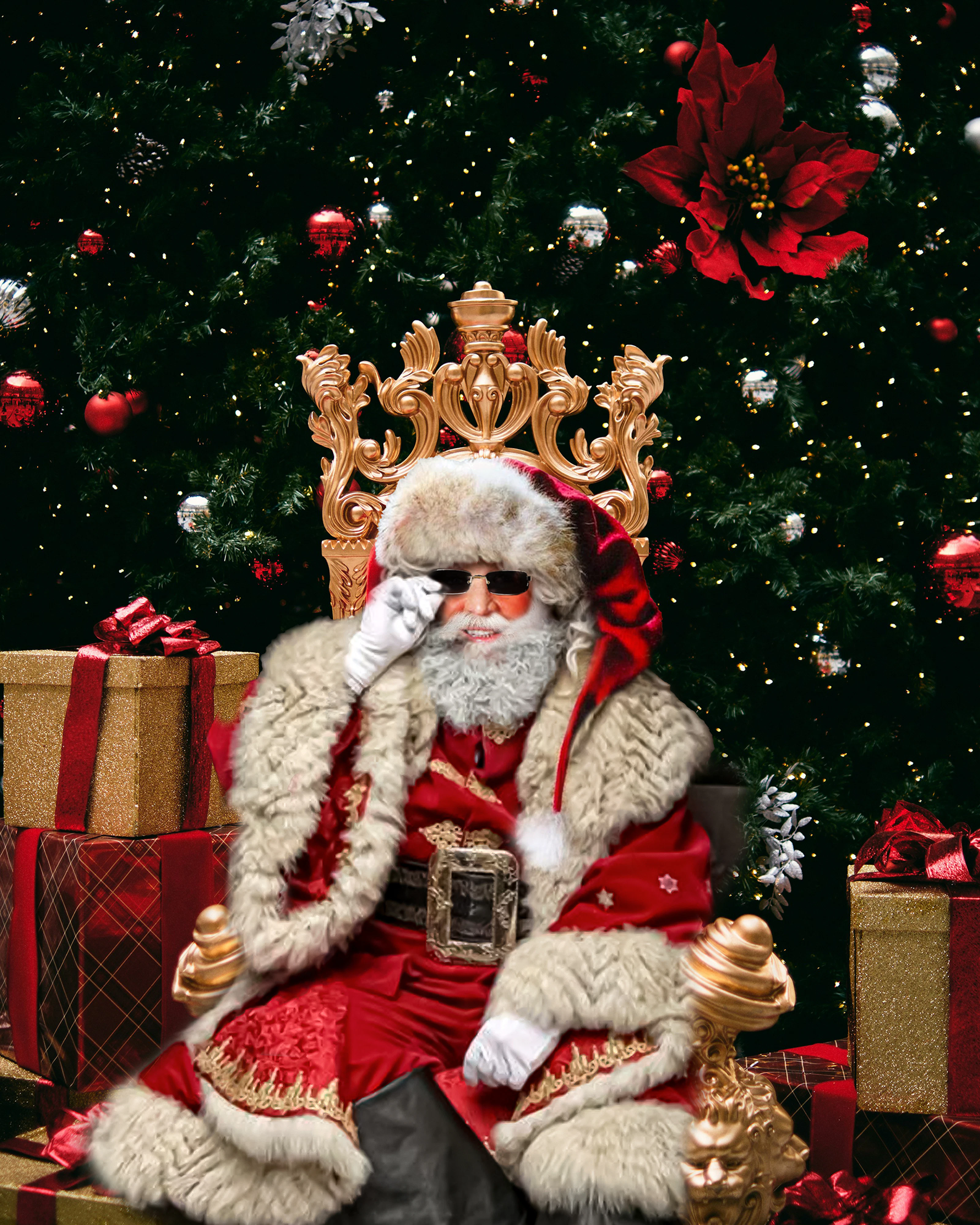 Bild på en känd person utklädd till tomte