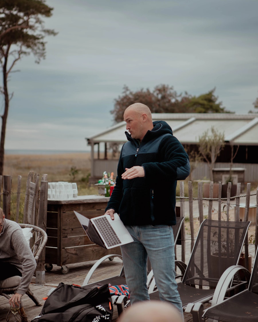 Bild på kollega som presenterar