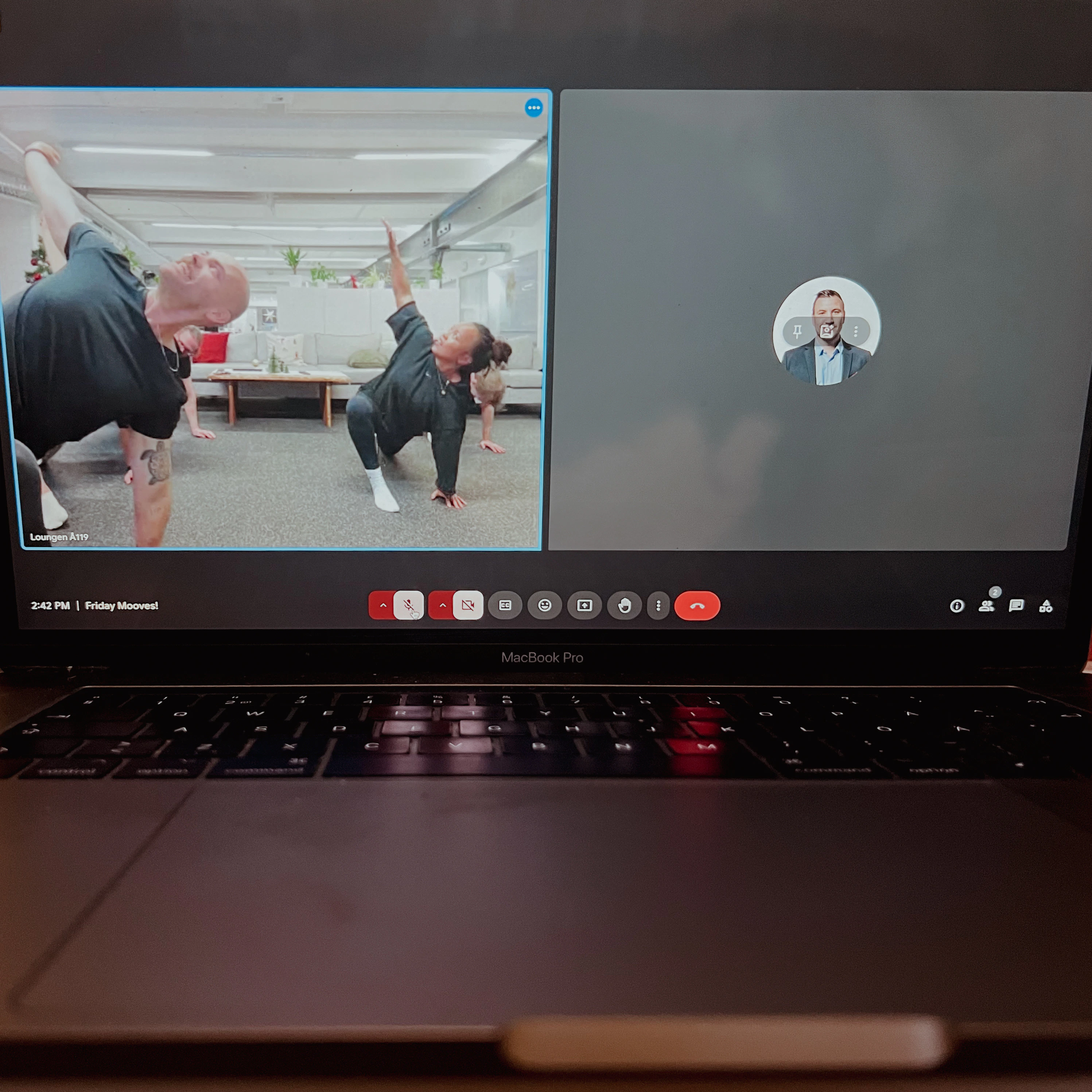 En skärm där Friday moves finns tillgängligt digitalt